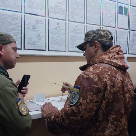 17-річні українці мають зареєструватися у військкоматі до кінця липня
