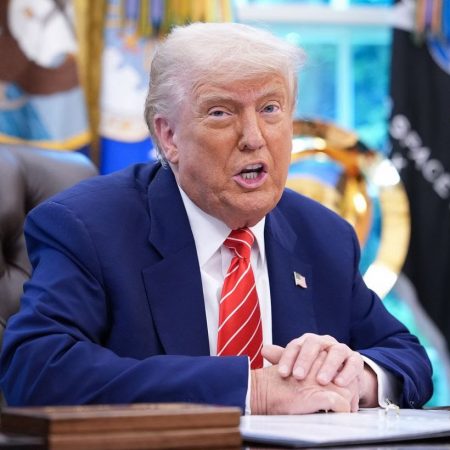 Трамп погрожує митами країнам, що приєднаються до політики BRICS