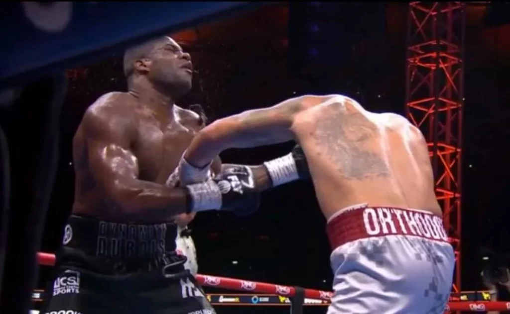 Усик нокаутує Дюбуа та стає абсолютним чемпіоном світу в надважкій вазі 2025 року