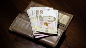 Чому українці не відчувають збільшення зарплат