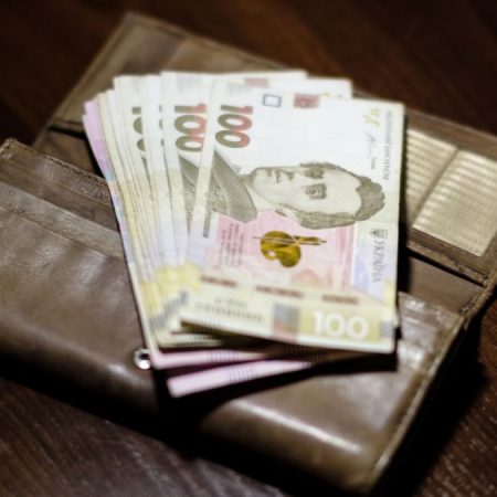 Чому українці не відчувають збільшення зарплат