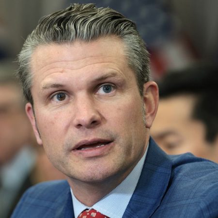 Гегсет не повідомив Білий дім про своє рішення зупинити постачання зброї Україні