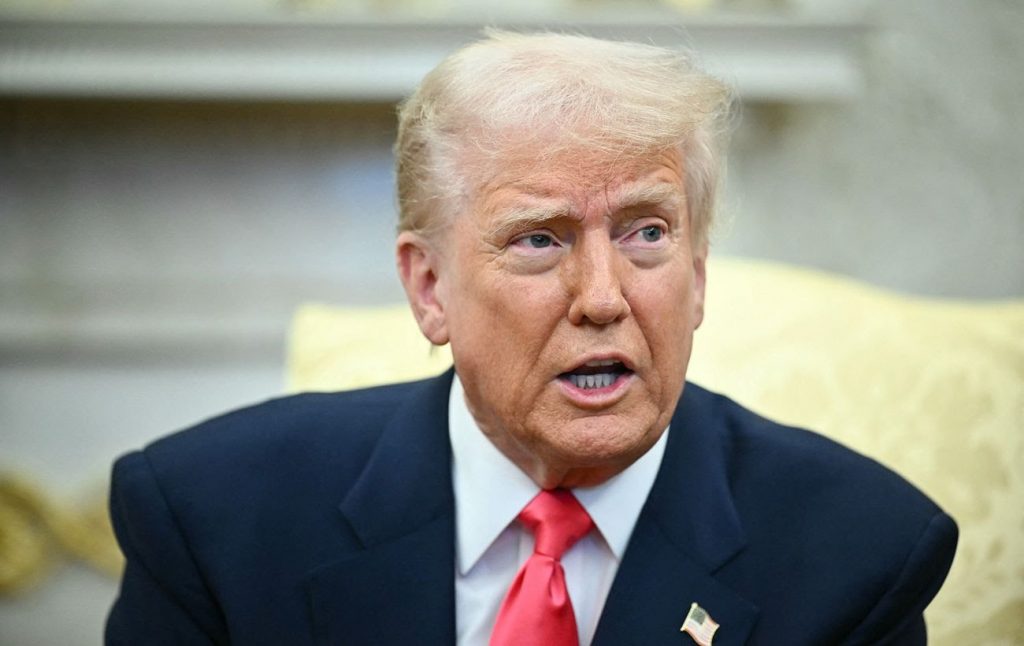 Трамп закликав Європу зупинити міграцію, заявивши, що вона «вбиває континент» Трамп закликав Європу зупинити міграцію, заявивши, що вона "вбиває континент"