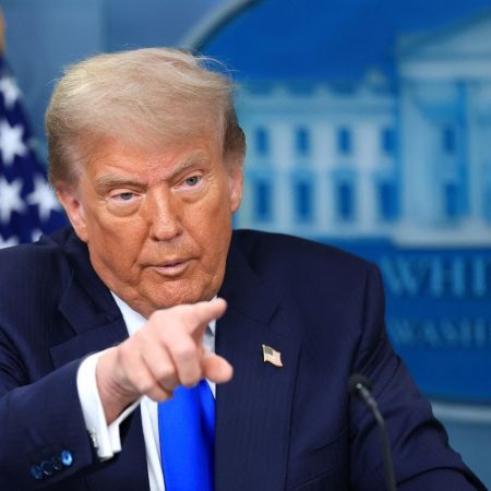 Трамп розчарований Путіним, але не готовий розірвати з ним зв'язки