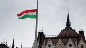 Угорщина розглядає відмову від російської нафти через нафтопровід з України Угорщина розглядає відмову від російської нафти через нафтопровід з України