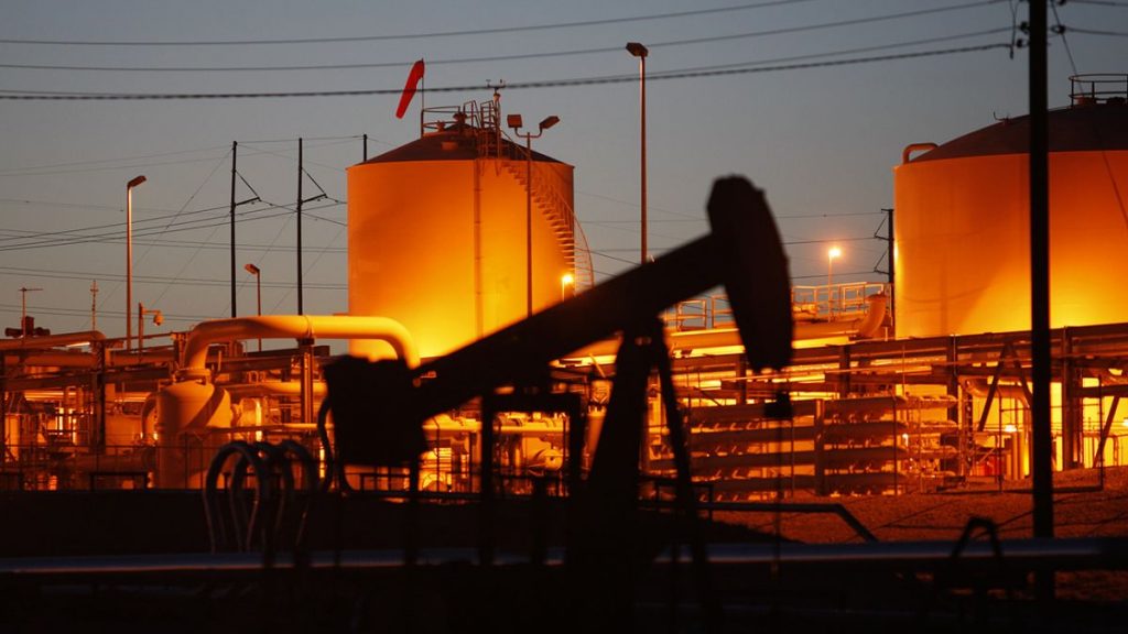 ЄС встановив новий ліміт на російську нафту: як це вплине на ринок Європейський Союз знизив ліміт ціни на російську нафту, що спричинило зростання вартості енергоносіїв на міжнародних ринках, підвищуючи напругу на ринку нафти та створюючи нові економічні виклики.