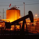 Європейський Союз знизив ліміт ціни на російську нафту, що спричинило зростання вартості енергоносіїв на міжнародних ринках, підвищуючи напругу на ринку нафти та створюючи нові економічні виклики.