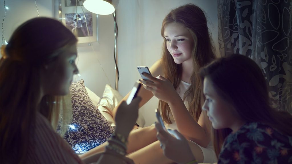 Штучний інтелект навчився розпізнавати людей за допомогою Wi-Fi без їхньої участі