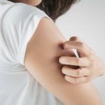 Почему чешется тело без высыпаний: возможные причины