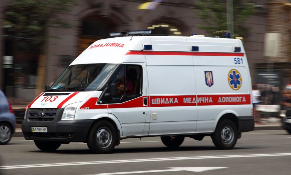 Напад бійцівського собаки на жінку у Києві: серйозні травми та кримінальне провадження