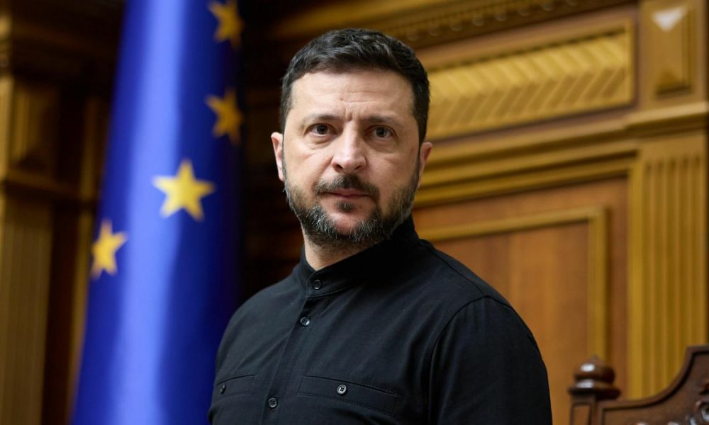 Зеленський продовжив воєнний стан та мобілізацію до листопада 2025 року