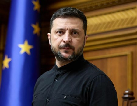 Зеленський продовжив воєнний стан та мобілізацію до листопада 2025 року