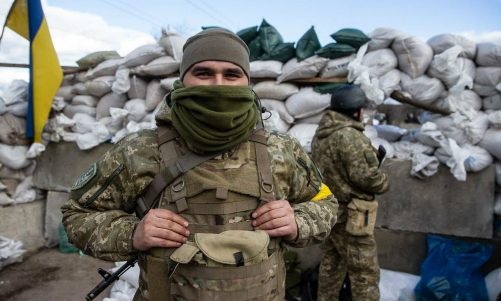 Зеленський продовжив воєнний стан та мобілізацію до листопада 2025 року