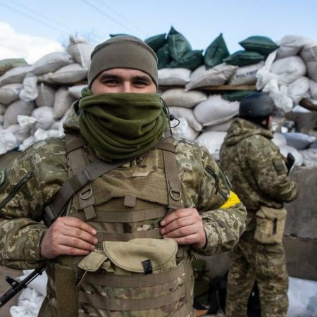 Зеленський продовжив воєнний стан та мобілізацію до листопада 2025 року