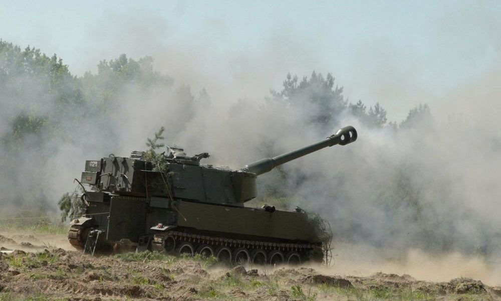 США погодили нові поставки зброї для України: ППО і САУ M109