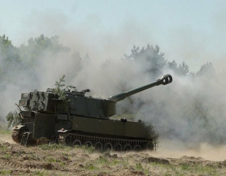 США погодили нові поставки зброї для України: ППО і САУ M109