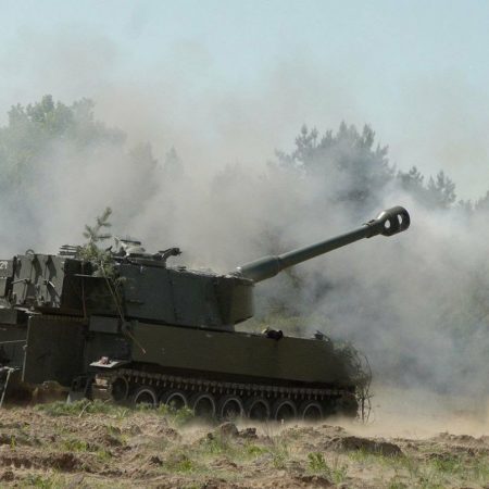 США погодили нові поставки зброї для України: ППО і САУ M109
