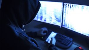 Онлайн-шахраї атакують банківські картки українців: як не втратити гроші