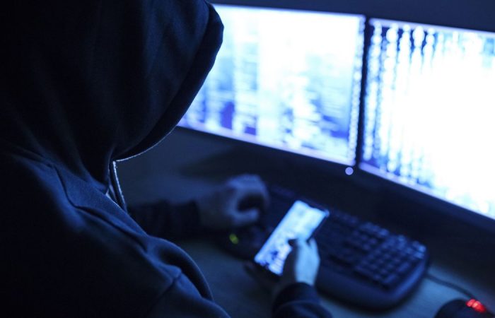 Онлайн-шахраї атакують банківські картки українців: як не втратити гроші