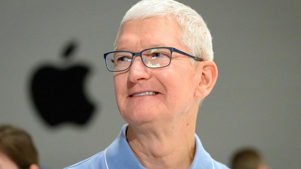 Аналітики рекомендують замінити Тіма Кука на посаді CEO Apple через відставання у розвитку ШІ
