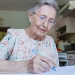 Пенсіонерам загрожують штрафи: можуть утримати частину пенсії