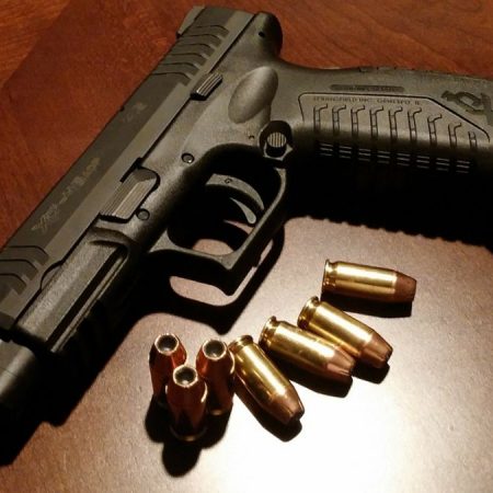 У Києві чоловік відкрив стрілянину по підлітках після конфлікту: його затримали