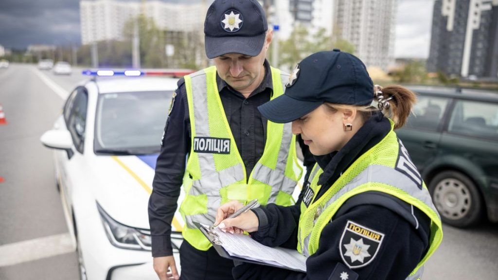 Трагедія на Львівщині: чоловік загинув через наїзд власного авто