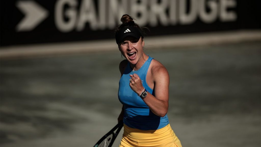Світоліна впевнено перемогла угорську спортсменку на Вімблдоні-2025 Світоліна впевнено перемогла угорську спортсменку на Вімблдоні-2025