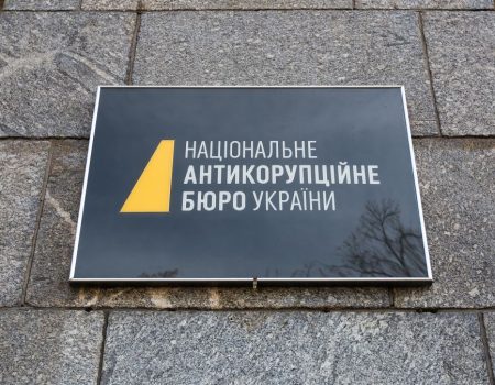 Виявлено схему незаконного виїзду чоловіків за кордон через судові рішення