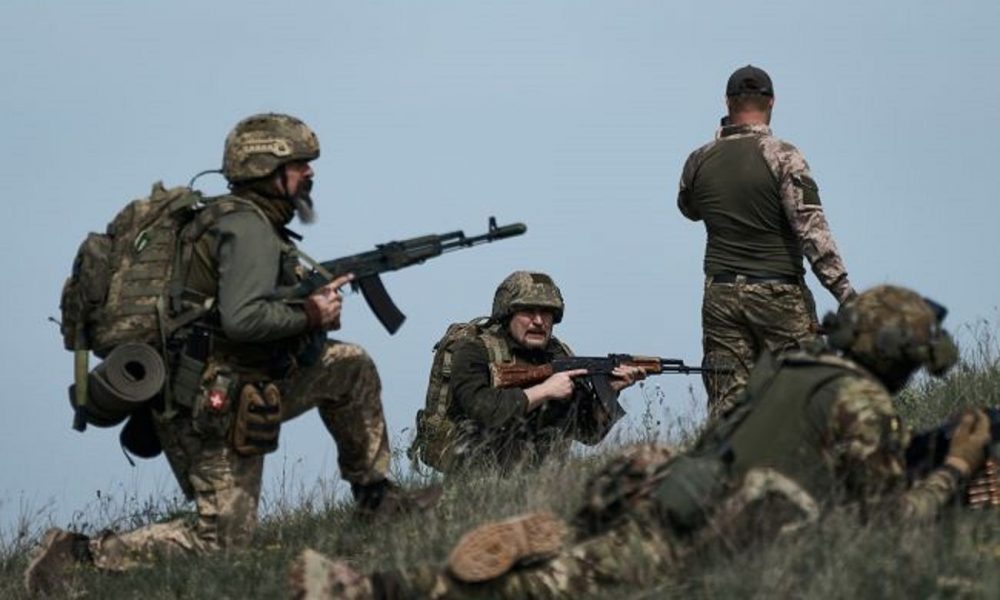 Українці від 60 років тепер офіційно можуть проходити військову службу за контрактом