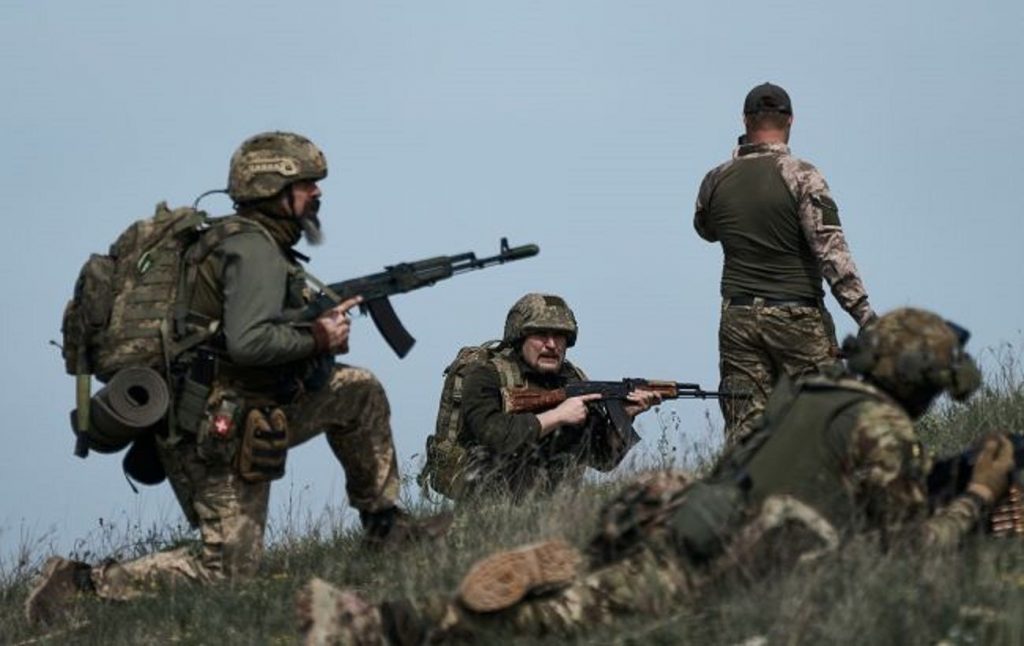 Українці від 60 років тепер офіційно можуть проходити військову службу за контрактом