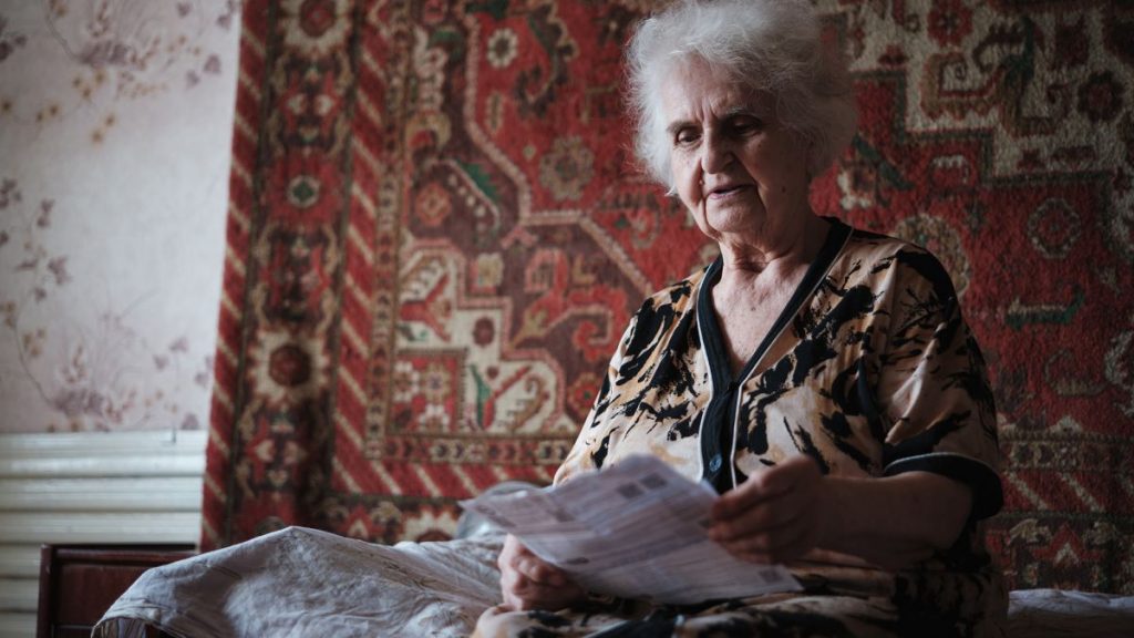 Чи отримують пенсіонери після 65 років додаткові виплати
