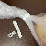 Лайфхаки з хлібними затискачами: як використовувати маленькі пластикові «кліпси» у побуті