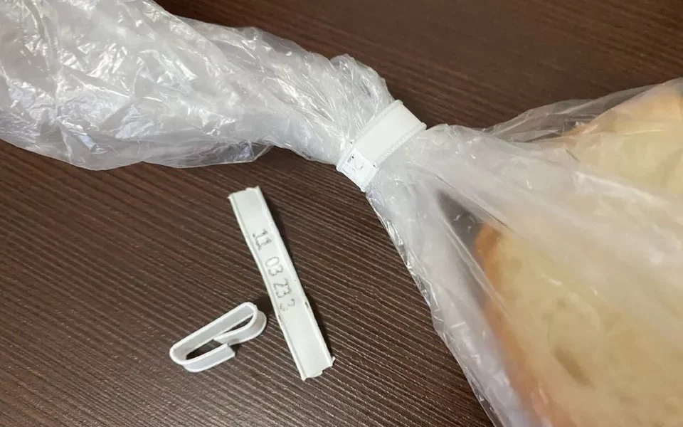 Лайфхаки з хлібними затискачами: як використовувати маленькі пластикові «кліпси» у побуті