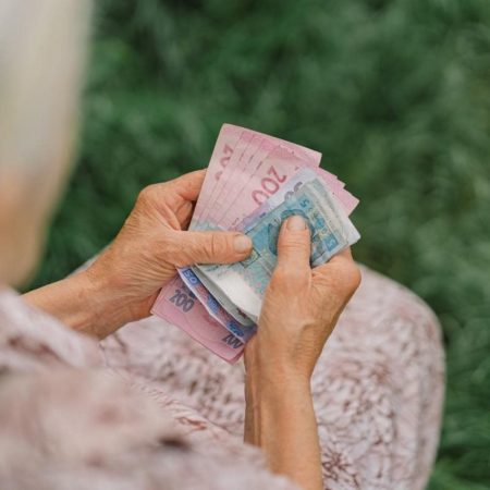 В Украине не будет осенней индексации пенсий, но пенсионеры получат дополнительные надбавки