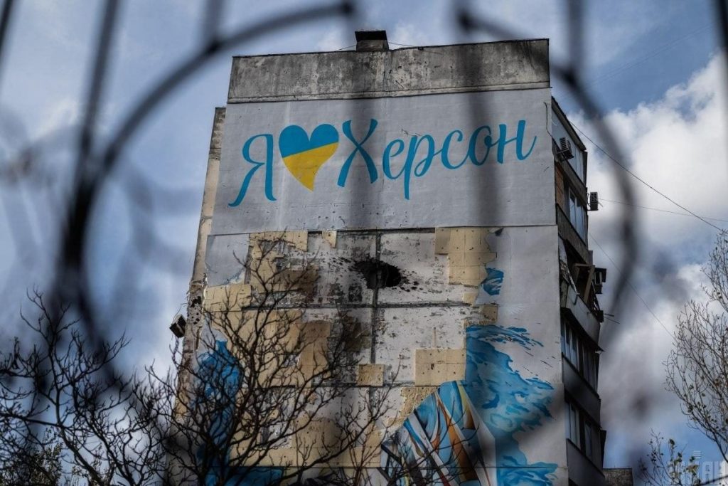 Обстрелы оставили жителей херсонского района без моста и условий для жизни Обстрелы оставили жителей херсонского района без моста и условий для жизни