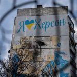 Обстрелы оставили жителей херсонского района без моста и условий для жизни