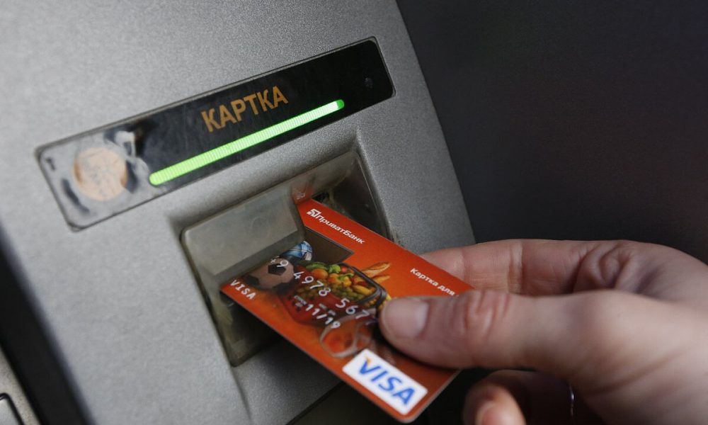 Как пенсии на картах могут быть под угрозой: важные рекомендации для украинских пенсионеров