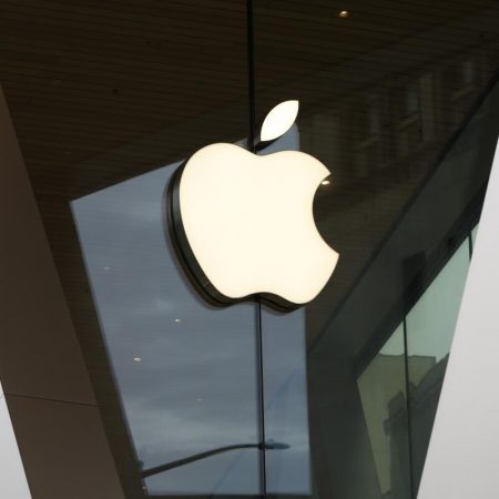 Бывший сотрудник Apple обвиняется в краже технологий Apple Watch для китайской компании Oppo