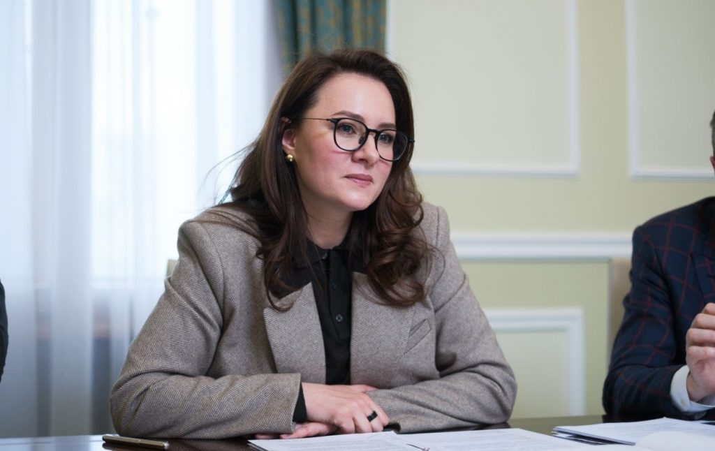 Кабмин анонсировал увеличение зарплат врачей: с 2026 года базовые выплаты могут достичь 35 тысяч гривен Кабмин анонсировал увеличение зарплат врачей: с 2026 года базовые выплаты могут достичь 35 тысяч гривен