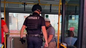 У Херсоні дрон РФ влучив у автобус: є загиблі та поранені