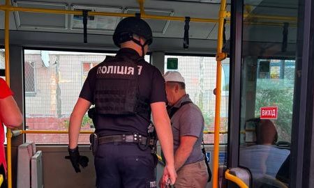 У Херсоні дрон РФ влучив у автобус: є загиблі та поранені