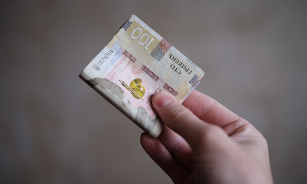 У серпні жінки-пенсіонерки отримають додаткові нарахування до пенсії