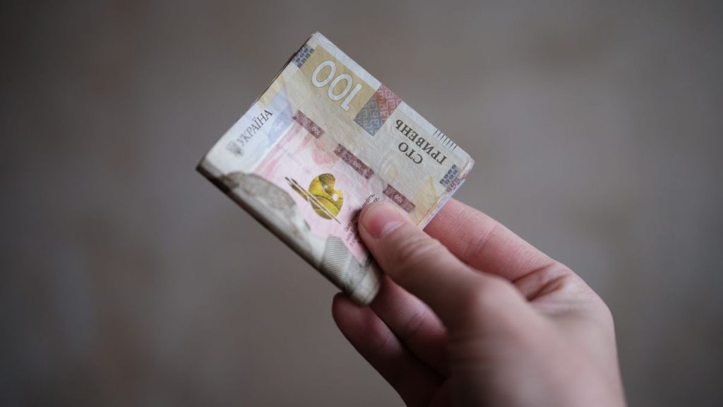 У серпні жінки-пенсіонерки отримають додаткові нарахування до пенсії