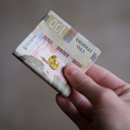 У серпні жінки-пенсіонерки отримають додаткові нарахування до пенсії