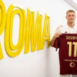 Довбик може покинути Рому: три клуби АПЛ зацікавлені у нападнику