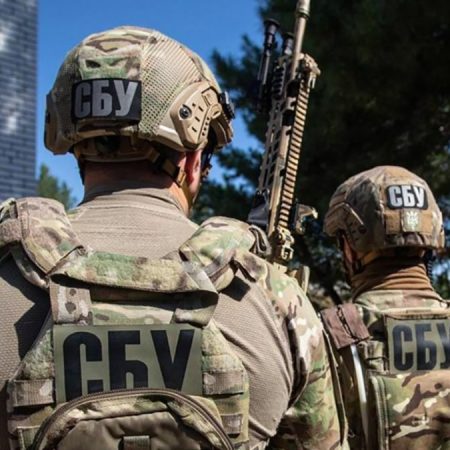 СБУ затримала зрадницю, яка збирала інформацію щодо аеродромів на заході України