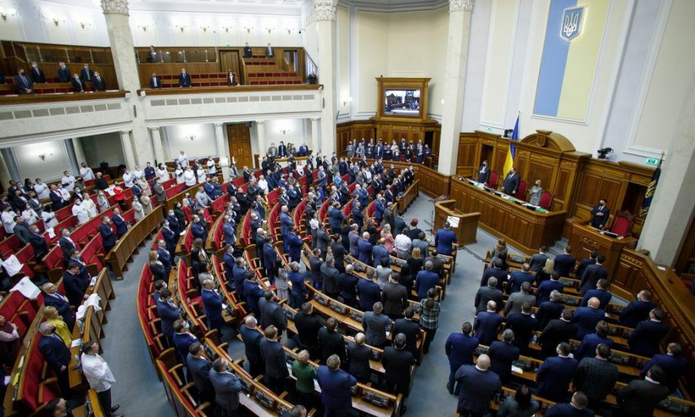 Пенсии украинских госслужащих: кто имеет право и какие суммы получают в 2025 году