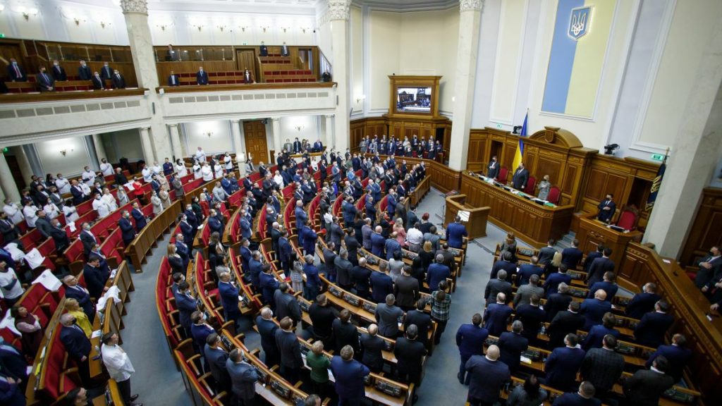 Пенсии украинских госслужащих: кто имеет право и какие суммы получают в 2025 году Пенсии украинских госслужащих: кто имеет право и какие суммы получают в 2025 году