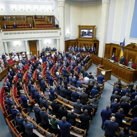 Пенсии украинских госслужащих: кто имеет право и какие суммы получают в 2025 году